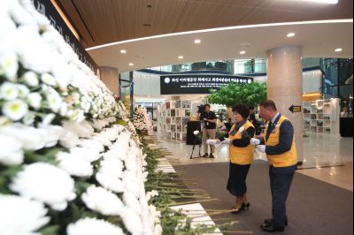 대한적십자사 경기도협의회장,전국협의회 부회장,적십자회 관계자 합동 헌화 1DXS9513.jpg