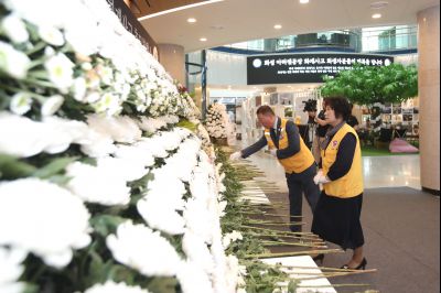 대한적십자사 경기도협의회장,전국협의회 부회장,적십자회 관계자 합동 헌화 1DXS9517.jpg