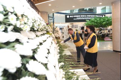 대한적십자사 경기도협의회장,전국협의회 부회장,적십자회 관계자 합동 헌화 1DXS9518.jpg