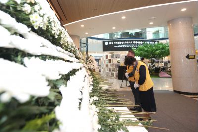 대한적십자사 경기도협의회장,전국협의회 부회장,적십자회 관계자 합동 헌화 1DXS9523.jpg