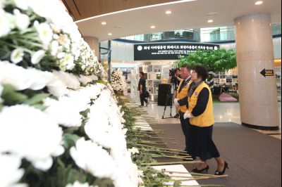 대한적십자사 경기도협의회장,전국협의회 부회장,적십자회 관계자 합동 헌화 1DXS9524.jpg