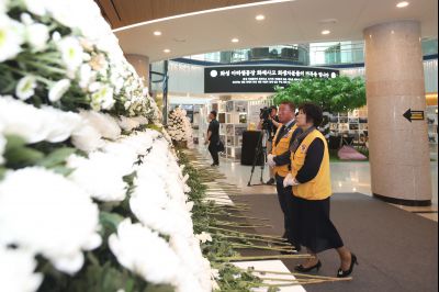 대한적십자사 경기도협의회장,전국협의회 부회장,적십자회 관계자 합동 헌화 1DXS9525.jpg