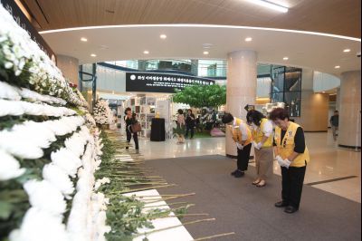 대한적십자사 경기도협의회장,전국협의회 부회장,적십자회 관계자 합동 헌화 1DXS9552.jpg