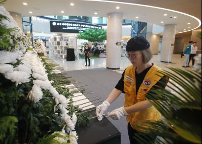 대한적십자사 경기도협의회장,전국협의회 부회장,적십자회 관계자 합동 헌화 1DXS9555.jpg