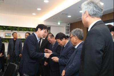 이재준 수원특례시장 및 구청장, 사회단체장 정명근 시장 접견 및 아리셀 공장화재사고 관련 격려금 전달 및 조문 1DXS0682.jpg