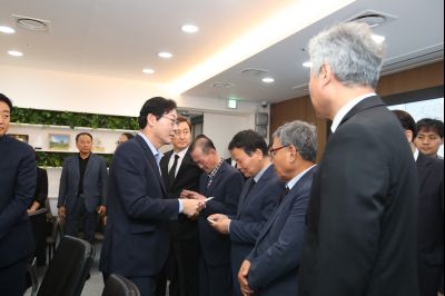 이재준 수원특례시장 및 구청장, 사회단체장 정명근 시장 접견 및 아리셀 공장화재사고 관련 격려금 전달 및 조문 1DXS0683.jpg