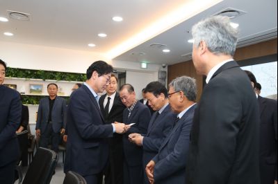 이재준 수원특례시장 및 구청장, 사회단체장 정명근 시장 접견 및 아리셀 공장화재사고 관련 격려금 전달 및 조문 1DXS0684.jpg