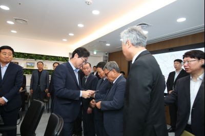 이재준 수원특례시장 및 구청장, 사회단체장 정명근 시장 접견 및 아리셀 공장화재사고 관련 격려금 전달 및 조문 1DXS0685.jpg