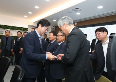 이재준 수원특례시장 및 구청장, 사회단체장 정명근 시장 접견 및 아리셀 공장화재사고 관련 격려금 전달 및 조문 1DXS0687.jpg