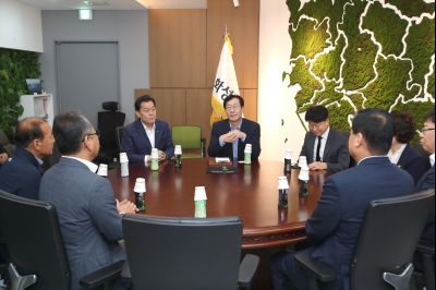 이재준 수원특례시장 및 구청장, 사회단체장 정명근 시장 접견 및 아리셀 공장화재사고 관련 격려금 전달 및 조문 1DXS0704.jpg