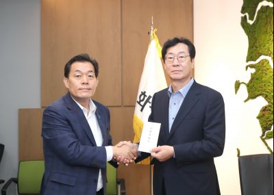 이재준 수원특례시장 및 구청장, 사회단체장 정명근 시장 접견 및 아리셀 공장화재사고 관련 격려금 전달 및 조문 1DXS0742.jpg