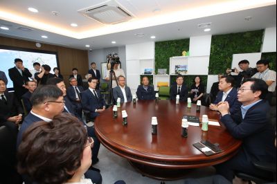 이재준 수원특례시장 및 구청장, 사회단체장 정명근 시장 접견 및 아리셀 공장화재사고 관련 격려금 전달 및 조문 1DXS0764.jpg