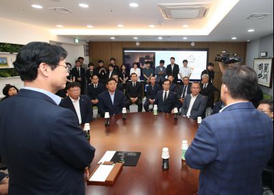 이재준 수원특례시장 및 구청장, 사회단체장 정명근 시장 접견 및 아리셀 공장화재사고 관련 격려금 전달 및 조문 1DXS0768.jpg