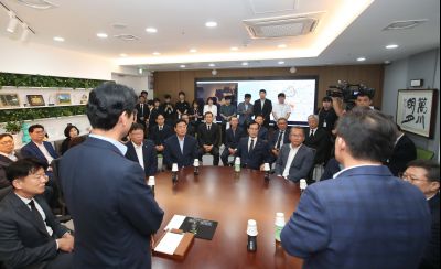 이재준 수원특례시장 및 구청장, 사회단체장 정명근 시장 접견 및 아리셀 공장화재사고 관련 격려금 전달 및 조문 1DXS0770.jpg