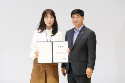 2024년 10월 1일자 6급 이하 임용장 교부  _P1X1170.jpg