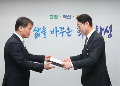 승진자 임용장 교부 및 5급 승진리더과정 입교보고 1DXS8733_S.jpg