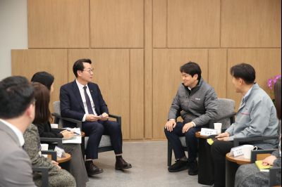 싸이노스 후원물품 기탁 전달식 1DXS1016_s.jpg