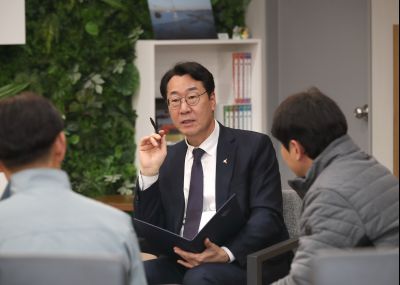 싸이노스 후원물품 기탁 전달식 1DXS1025_s.jpg
