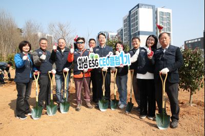 2005년 도시숲 나무심기 행사 1DXS2075_s.jpg