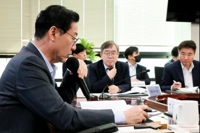 정명근 시장 헌법재판소 선고 이후 대응을 위한 긴급 간부회의 2025 04 04 _ 정명근시장 헌법재판소 선고 이후 대응을 위한 긴급 간부회의 (3)_s.jpg