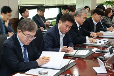 정명근 시장 헌법재판소 선고 이후 대응을 위한 긴급 간부회의 2025 04 04 _ 정명근시장 헌법재판소 선고 이후 대응을 위한 긴급 간부회의 (19)_s.jpg