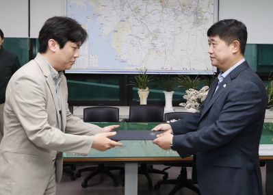 임기제공무원 임용장 교부 _DXS5300.JPG