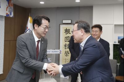 경기신용보증재단 중소기업 소상공인 특례보증 출연실적 우수시군 감사패 전달식 _DXS9264_resize.JPG