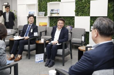 경기신용보증재단 중소기업 소상공인 특례보증 출연실적 우수시군 감사패 전달식 _DXS9157_resize.JPG