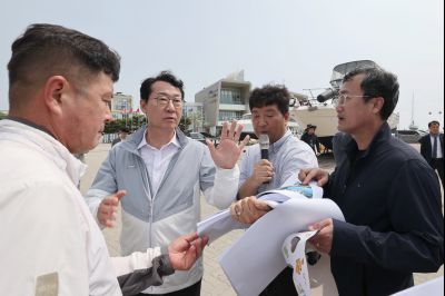 정명근 시장 화성 뱃놀이축제 현장점검 및 정책회의 KakaoTalk_20250522_185755090_23_resize.jpg