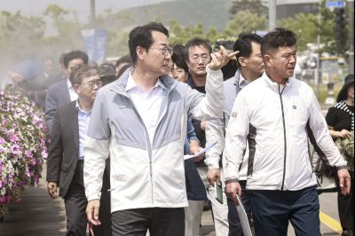 정명근 시장 화성 뱃놀이축제 현장점검 및 정책회의 KakaoTalk_20250522_185702583_01_resize.jpg