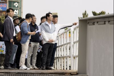 정명근 시장 화성 뱃놀이축제 현장점검 및 정책회의 KakaoTalk_20250522_185702583_04_resize.jpg