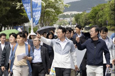 정명근 시장 화성 뱃놀이축제 현장점검 및 정책회의 KakaoTalk_20250522_185702583_07_resize.jpg