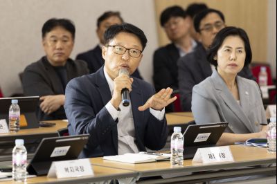 정명근 시장 화성 뱃놀이축제 현장점검 및 정책회의 KakaoTalk_20250522_185702583_10_resize.jpg