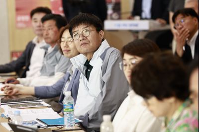 정명근 시장 화성 뱃놀이축제 현장점검 및 정책회의 KakaoTalk_20250522_185702583_11_resize.jpg
