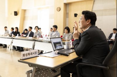정명근 시장 화성 뱃놀이축제 현장점검 및 정책회의 KakaoTalk_20250522_185702583_24_resize.jpg