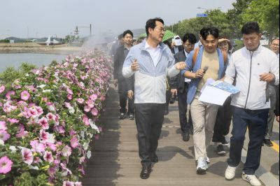 정명근 시장 화성 뱃놀이축제 현장점검 및 정책회의 KakaoTalk_20250522_185702583_27_resize.jpg