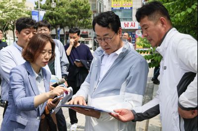 정명근 시장 화성 뱃놀이축제 현장점검 및 정책회의 KakaoTalk_20250522_185702583_28_resize.jpg