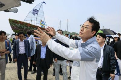 정명근 시장 화성 뱃놀이축제 현장점검 및 정책회의 KakaoTalk_20250522_185702583_29_resize.jpg