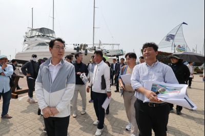 정명근 시장 화성 뱃놀이축제 현장점검 및 정책회의 KakaoTalk_20250522_185755090_02_resize.jpg