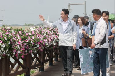 정명근 시장 화성 뱃놀이축제 현장점검 및 정책회의 KakaoTalk_20250522_185755090_10_resize.jpg