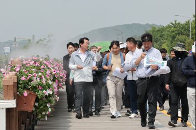 정명근 시장 화성 뱃놀이축제 현장점검 및 정책회의 KakaoTalk_20250522_185755090_11_resize.jpg