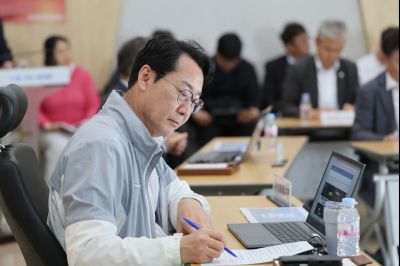 정명근 시장 화성 뱃놀이축제 현장점검 및 정책회의 KakaoTalk_20250522_185755090_15_resize.jpg