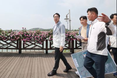 정명근 시장 화성 뱃놀이축제 현장점검 및 정책회의 KakaoTalk_20250522_185755090_18_resize.jpg