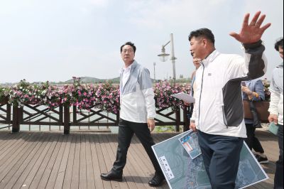정명근 시장 화성 뱃놀이축제 현장점검 및 정책회의 KakaoTalk_20250522_185755090_19_resize.jpg