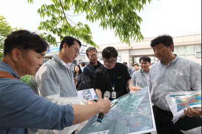 정명근 시장 화성 뱃놀이축제 현장점검 및 정책회의 KakaoTalk_20250522_185755090_21_resize.jpg