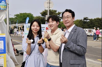 정명근 시장 제15회 화성 뱃놀이 축제 홍보부스 및 종사자 격려 _42A6807_resize.JPG