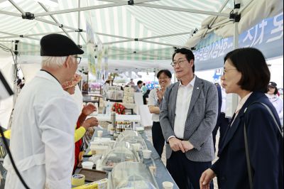 정명근 시장 제15회 화성 뱃놀이 축제 홍보부스 및 종사자 격려 _42A6817_resize.JPG
