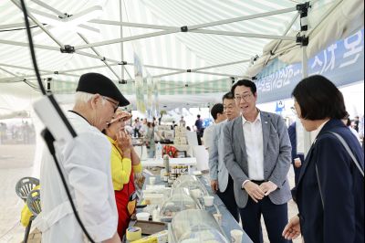 정명근 시장 제15회 화성 뱃놀이 축제 홍보부스 및 종사자 격려 _42A6820_resize.JPG