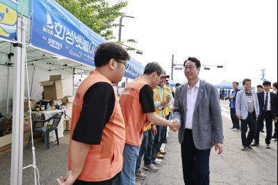 정명근 시장 제15회 화성 뱃놀이 축제 홍보부스 및 종사자 격려 _42A6878_resize.JPG