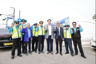 정명근 시장 제15회 화성 뱃놀이 축제 홍보부스 및 종사자 격려 _42A6901_resize.JPG
